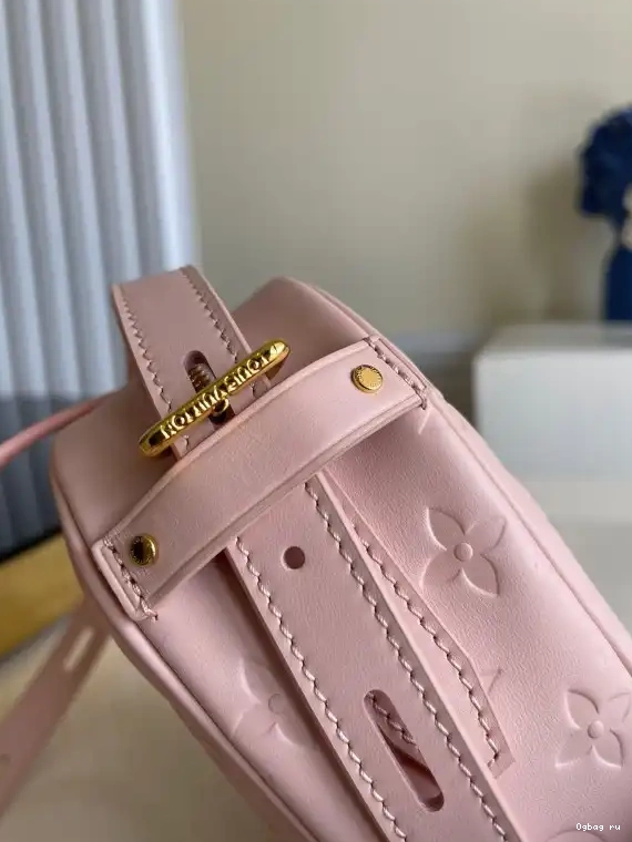 LIMITED LOUIS - VUITTON EDITION SAC CŒUR 0628
